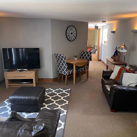 Large 2-Bed House Derbyshire Off Chatsworth Rd Chesterfield Zewnętrze zdjęcie