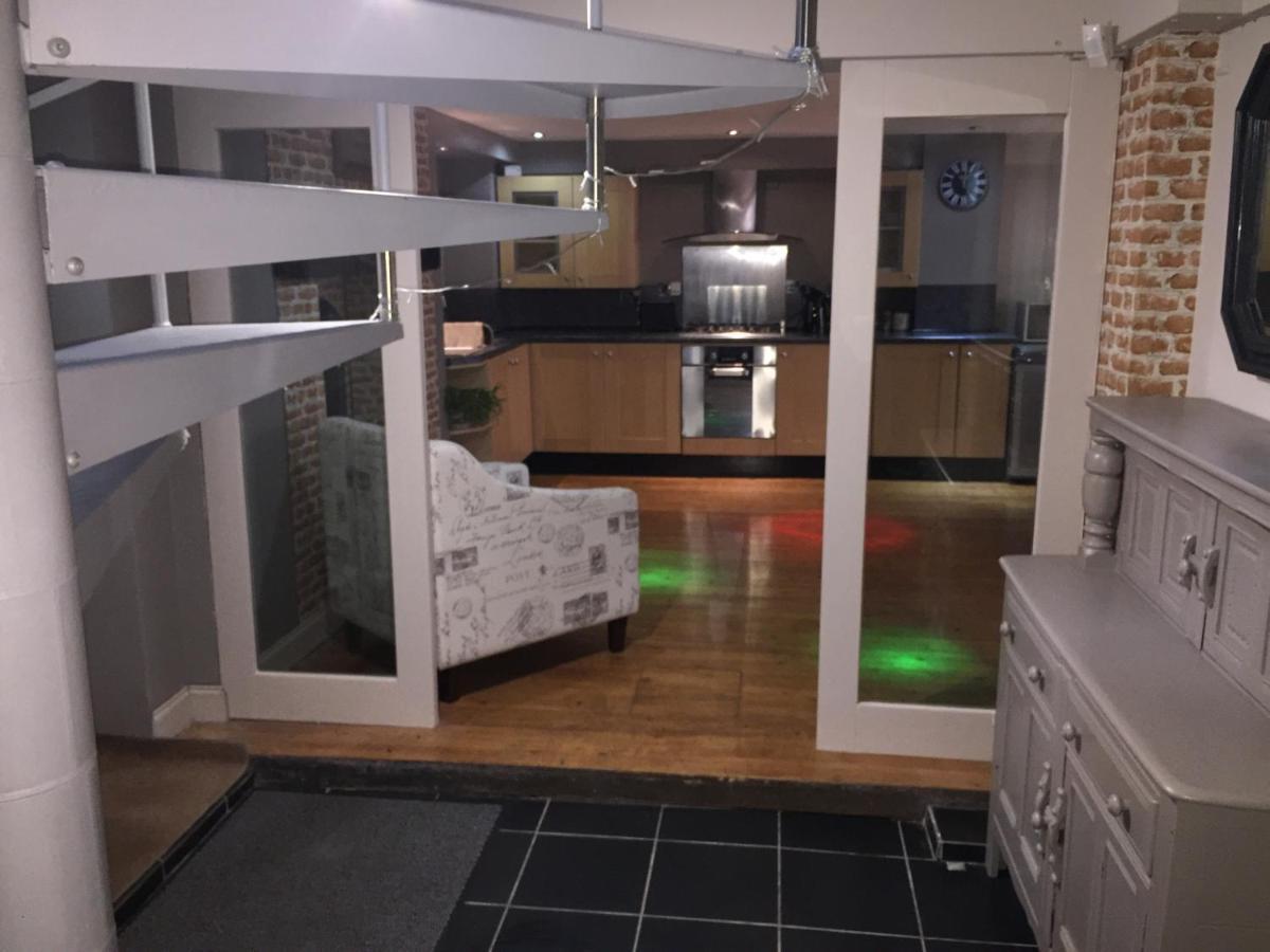 Large 2-Bed House Derbyshire Off Chatsworth Rd Chesterfield Zewnętrze zdjęcie