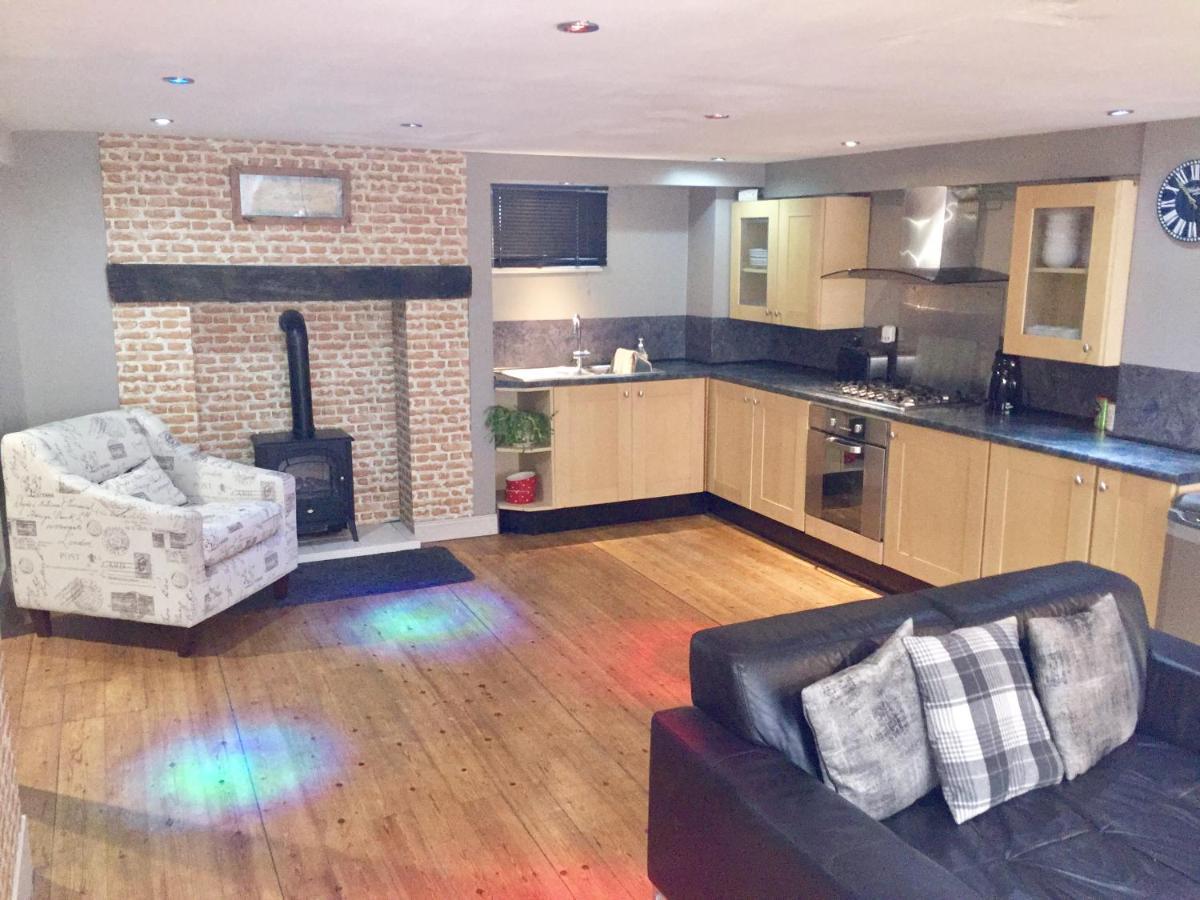 Large 2-Bed House Derbyshire Off Chatsworth Rd Chesterfield Zewnętrze zdjęcie